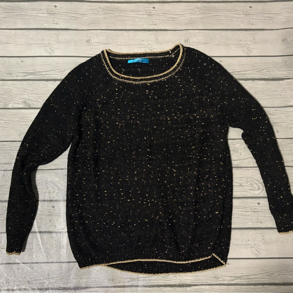 Francesca's Collections Black and Gold Sweater